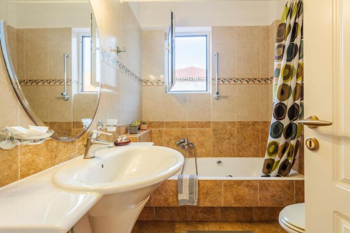 קלמאטה Spacious Urban Haven-Family Home, Perfect Location מראה חיצוני תמונה