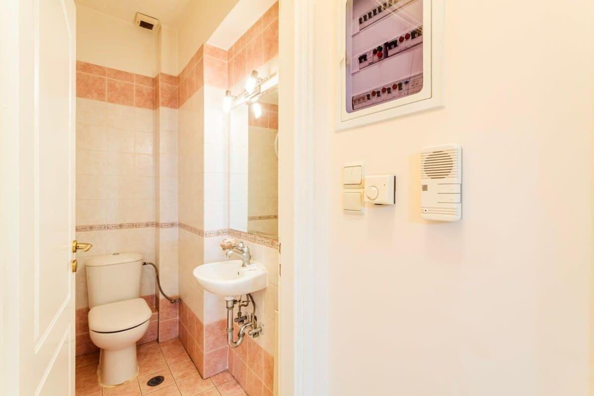 קלמאטה Spacious Urban Haven-Family Home, Perfect Location מראה חיצוני תמונה